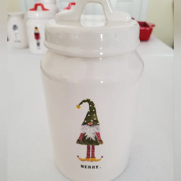 ๐
๐คถ๐ NEW RAE DUNN CHRISTMAS CANISTER, "MERRY." ELF/GNOME ๐๐คถ๐
- Picture 1 of 2